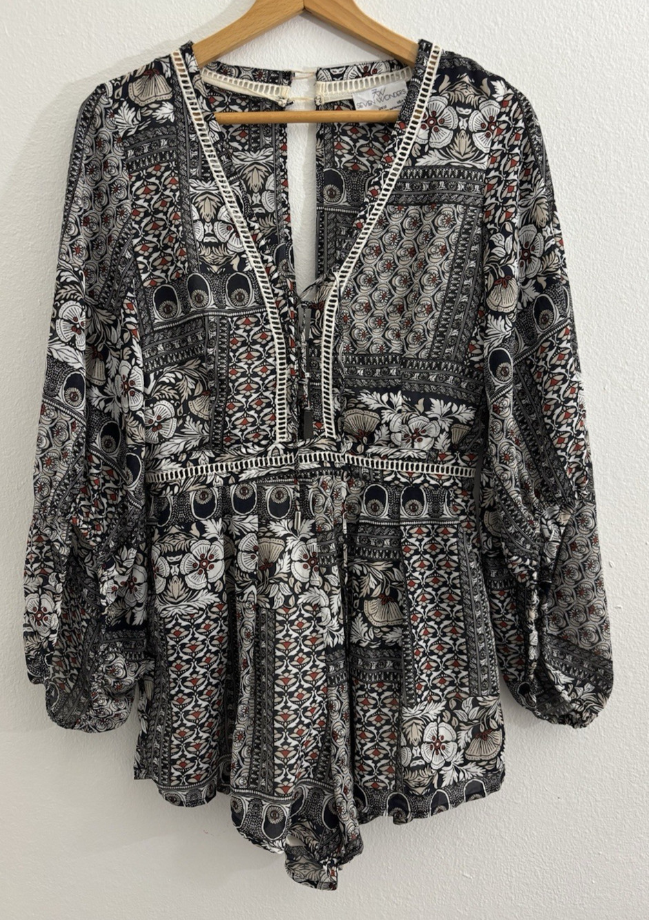 SEVEN WONDERS Floral Print Romper Black White Long Sleeve V-Neck Size 10
